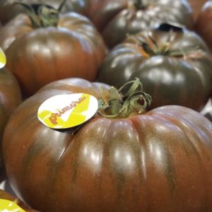 Tomate côtelée noire var. 'Primora' - Détail du fruit