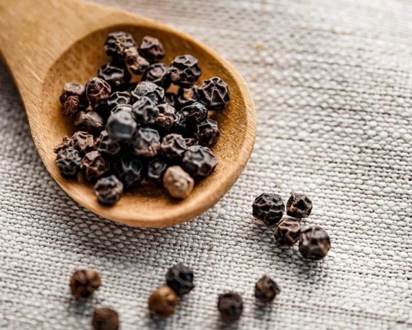 Grains de poivre noir