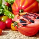 Solanum lycopersicum - Pulpe juteuse de Charlie Chaplin Tomato - Graines de Charlie Chaplin Tomato